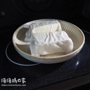 豆腐用微波爐去除水份 簡單的親子料理食譜-豆腐炒吻仔魚