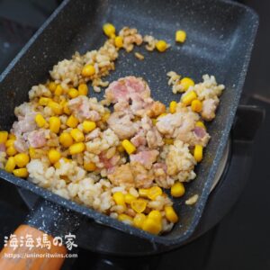 薄鹽醬油快速準備親子共食-寶寶蛋包飯